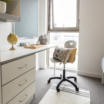 Premium Ensuite With Sea View - Image 2