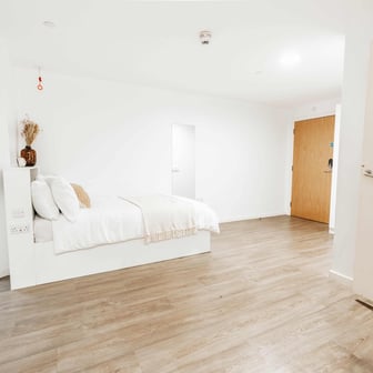 Gold En Suite - Image 1