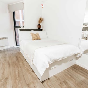 Gold En Suite - Image 2