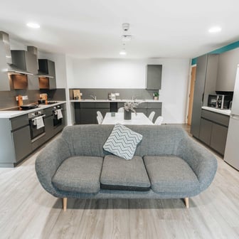 Gold En Suite - Image 7