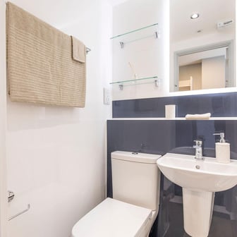 Classic 2 Bedroom Apartment - Image 7