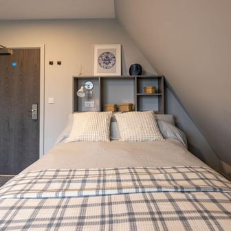 Deluxe 2 Bedroom Apartment - Image 1