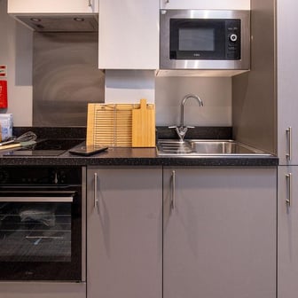 Deluxe 2 Bedroom Apartment - Image 4