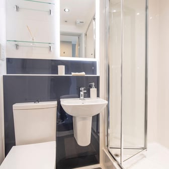 Deluxe 2 Bedroom Apartment - Image 6