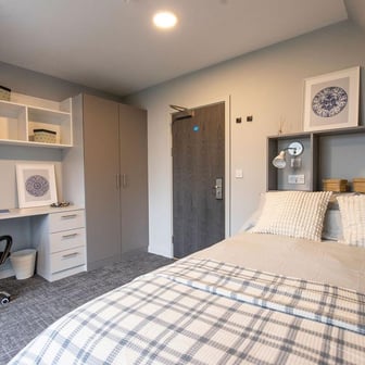 Premium 2 Bedroom Apartment - Image 1