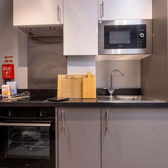 Premium 2 Bedroom Apartment - Image 4