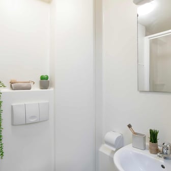 Gold Accessible Studio - Image 3