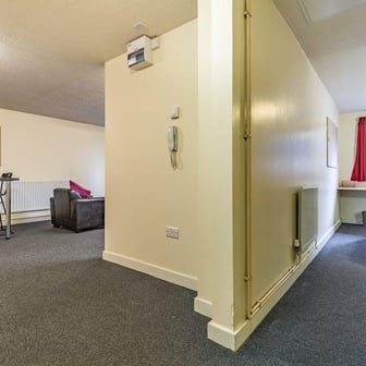 Deluxe Studio - Image 3