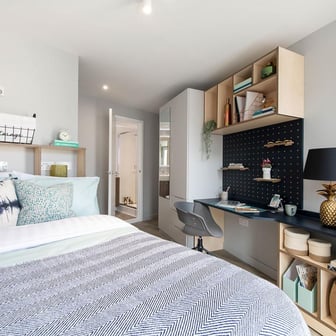 7 Bed Premium Ensuite - Image 1