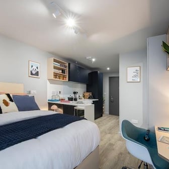 6 Bed Standard Ensuite - Image 2