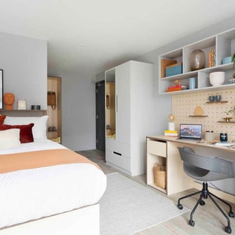 5 Bed Premium Ensuite - Image 1