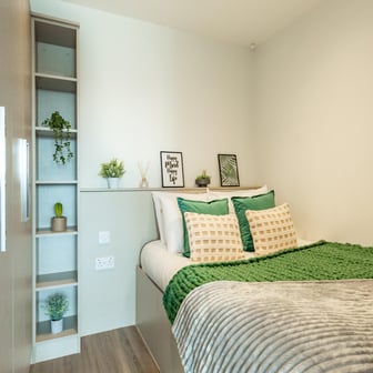 Silver Studio - Image 1