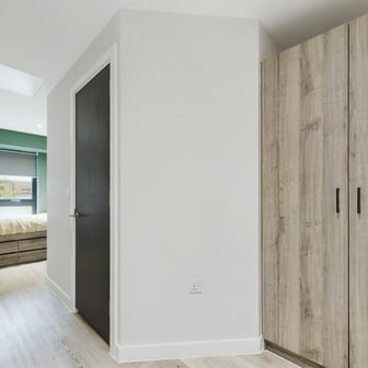 Luxury Ensuite - Image 3