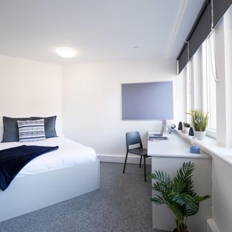 Gold Ensuite - Image 1