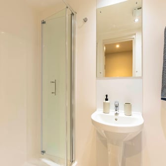 Classic Ensuite - Image 6