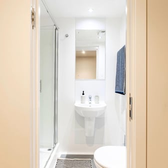 Classic Ensuite - Image 7