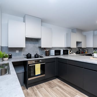 Deluxe Ensuite - Image 7