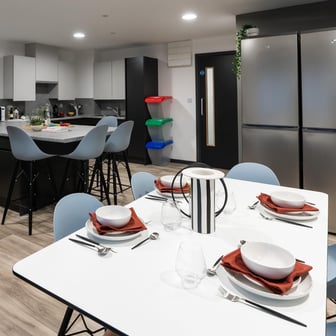 Gold Ensuite - Image 4