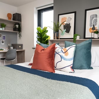 Gold Ensuite - Image 1