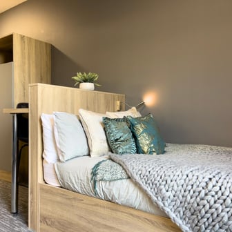 Bronze Club Studio - Image 2