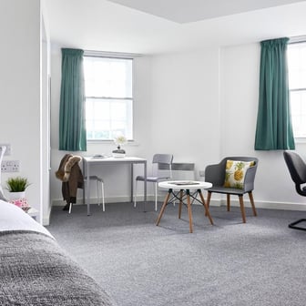 Deluxe Plus Studio - Image 1