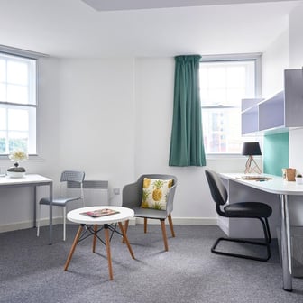 Deluxe Plus Studio - Image 2