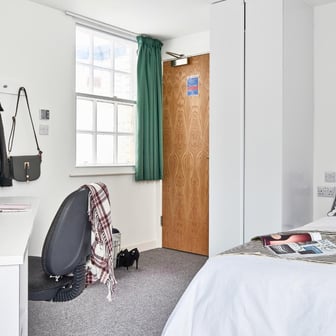 2 Bed Apartment - Image 1