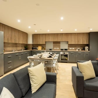 8 Bed Deluxe En-suite - Image 4