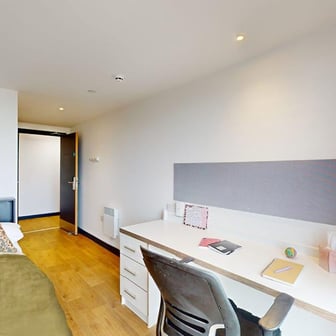 8 Bed Deluxe En-suite - Image 2