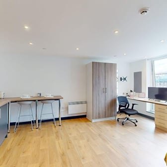 Penthouse Deluxe Studio - Image 3