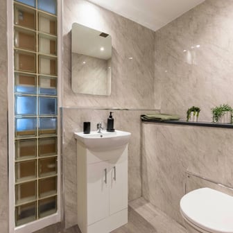 Deluxe Plus Studio - Image 5