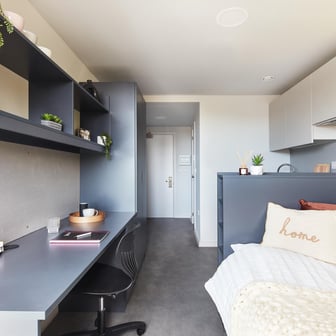 Deluxe Studio - Image 1