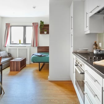 Deluxe Studio - Image 2