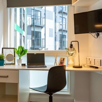 Exclusive 3 Bed House - Image 2