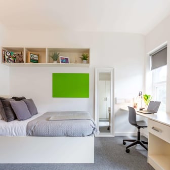 Exclusive 3 Bed House - Image 1