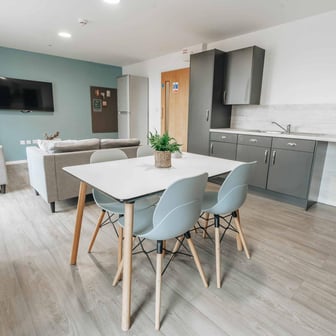 Silver En Suite (Mid Floors) - Image 6