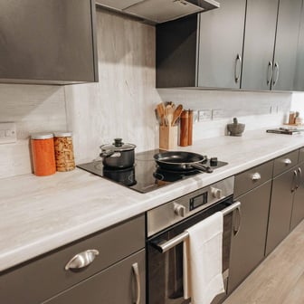 Bronze En Suite (High Floors, Washer/Dryer) - Image 7