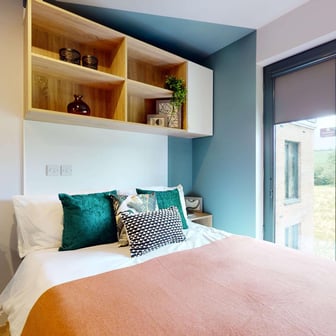 Studio Premium - Image 1