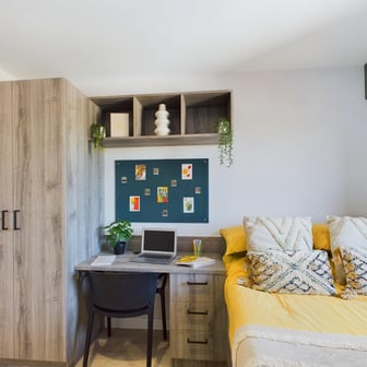 Luxury Studio with Courtyard - Image 1