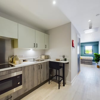 Luxury Studio with Courtyard - Image 3