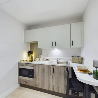 Luxury Studio with Courtyard - Image 4