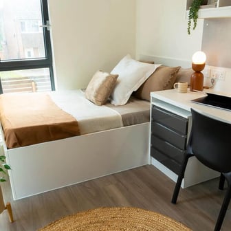 Club Ensuite - Image 1