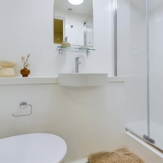 Classic Ensuite - Image 4