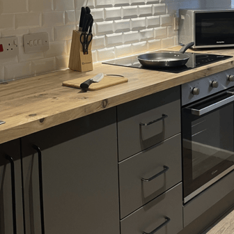 Classic 3 Bed Apartment - Image 3