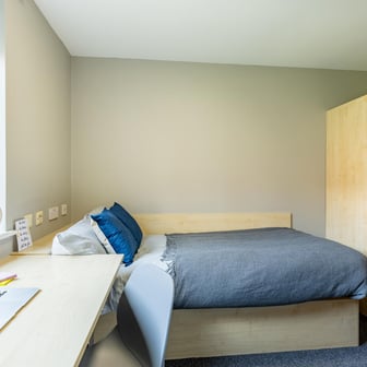 Classic 2 Bed Flat - Image 1