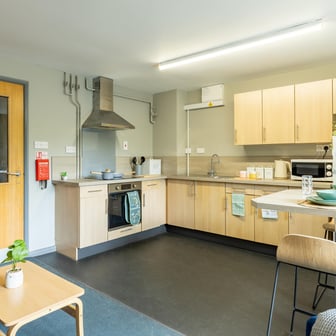 Classic 2 Bed Flat - Image 4