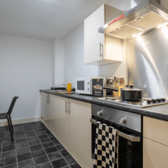 Gold Non Ensuite Top Floor - Image 4