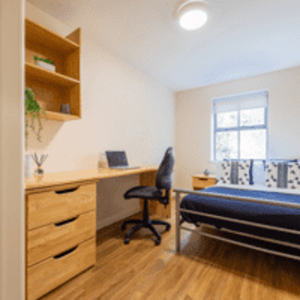 Silver Ensuite - Image 2