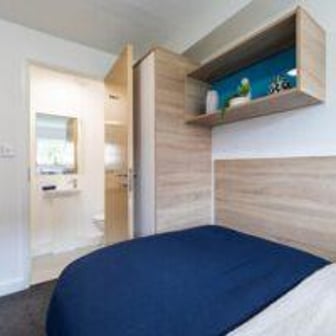 Gold Ensuite Large - Image 4