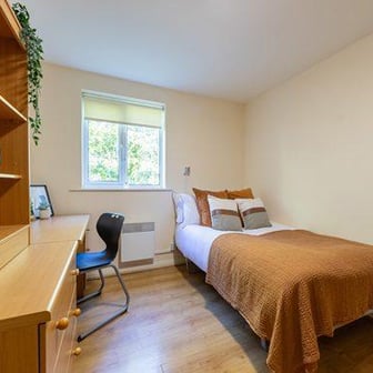 Bronze 2 Bed Apartment - Image 3